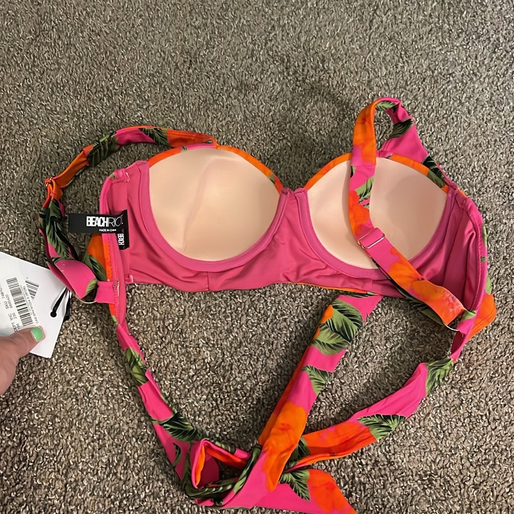Beach Riot swim top - Picture 2 of 3